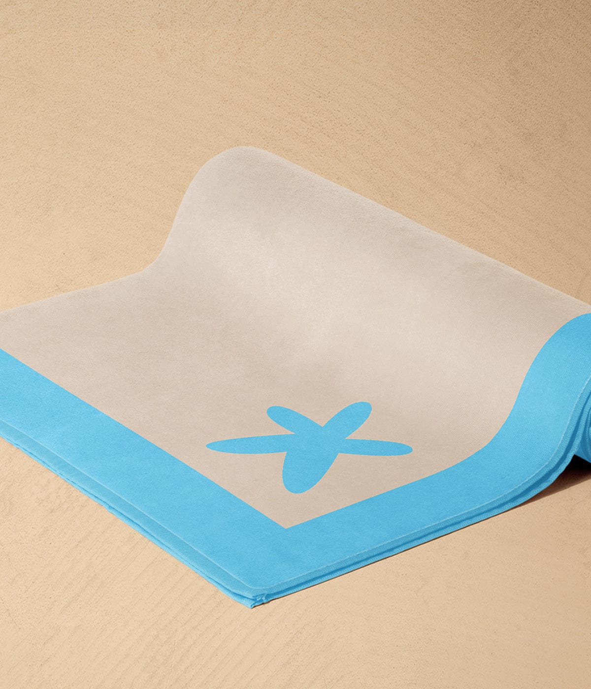 Kiyo Bright Blue Wave-line Beach Towel